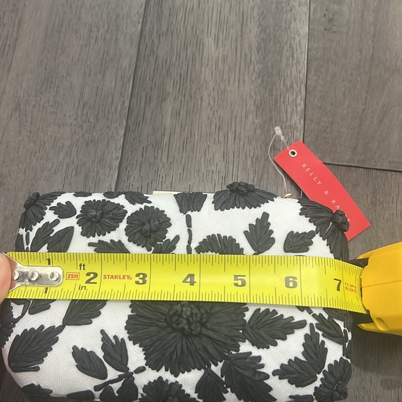 Kelly & Katie gold hardware crocheted like floral evening/daytime clutch purse - Picture 8 of 10